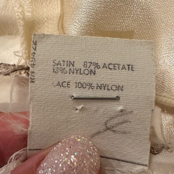EUC vintage 1970’ victorian Gunne Sax gown 
 Elegant Cream Lace. - Picture 14 of 14
